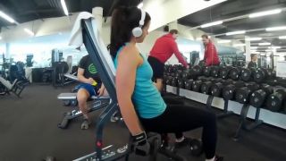 Spy Cam Fitness girl training biceps triceps Hardcoresex - 1