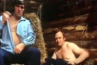 Bunda Die Bett-Hostessen 1973 (Group sex erotic scene) Madura - 1