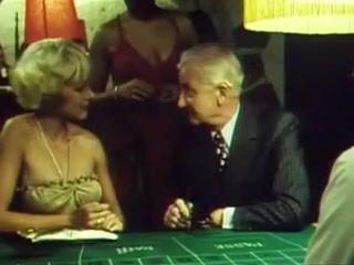 Free Blowjob Porn Partuza in the casino Pussy Eating - 1